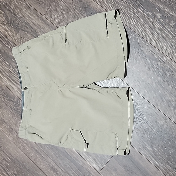 Columbia Other - Columbia men's Omni-shade shorts - size 36